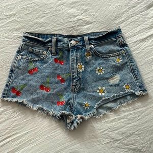 Aeropostale vintage high rise shorty shorts with cherry and daisy details.